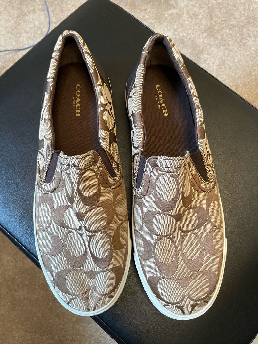 Beautiful vintage COACH Allegra Classic C loafer in brown. Almost new!